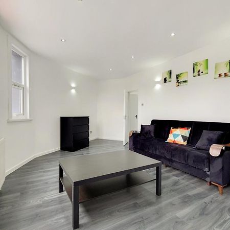 Lovely 4 Bed Apartment Perfect For Families! London Exteriör bild